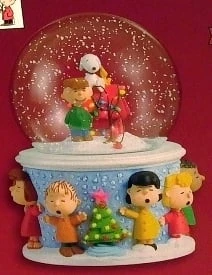 2005 Peanuts A Charlie Brown Christmas Snow Globe Table Topper
