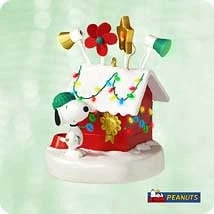 2003 Peanuts World Famous Christmas Decorator Snoopy *Club *Magic (Slightly Damaged Box)